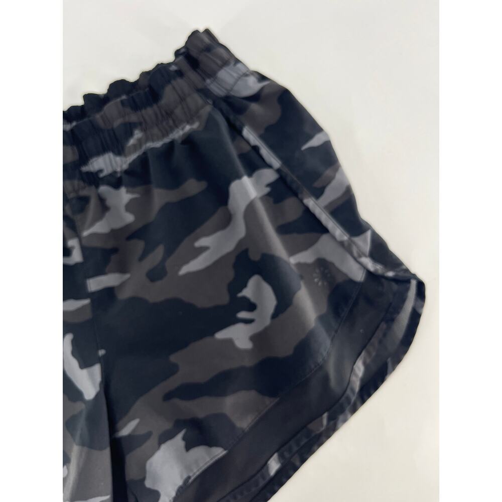 Athleta Printed Mesh Racer Run Short Women's Size Small Zip Pocket Camo Active